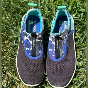 Speedo juniors Aqua Skimmer Water Shoes
Size Medium 2/3